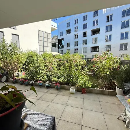 Petite Jardin Guest house 3*