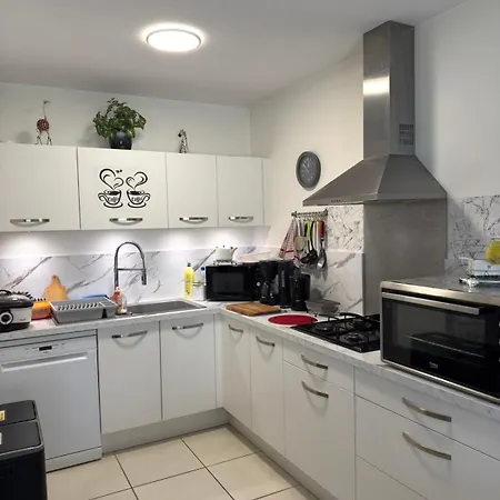 Petite Jardin Guest house 3*
